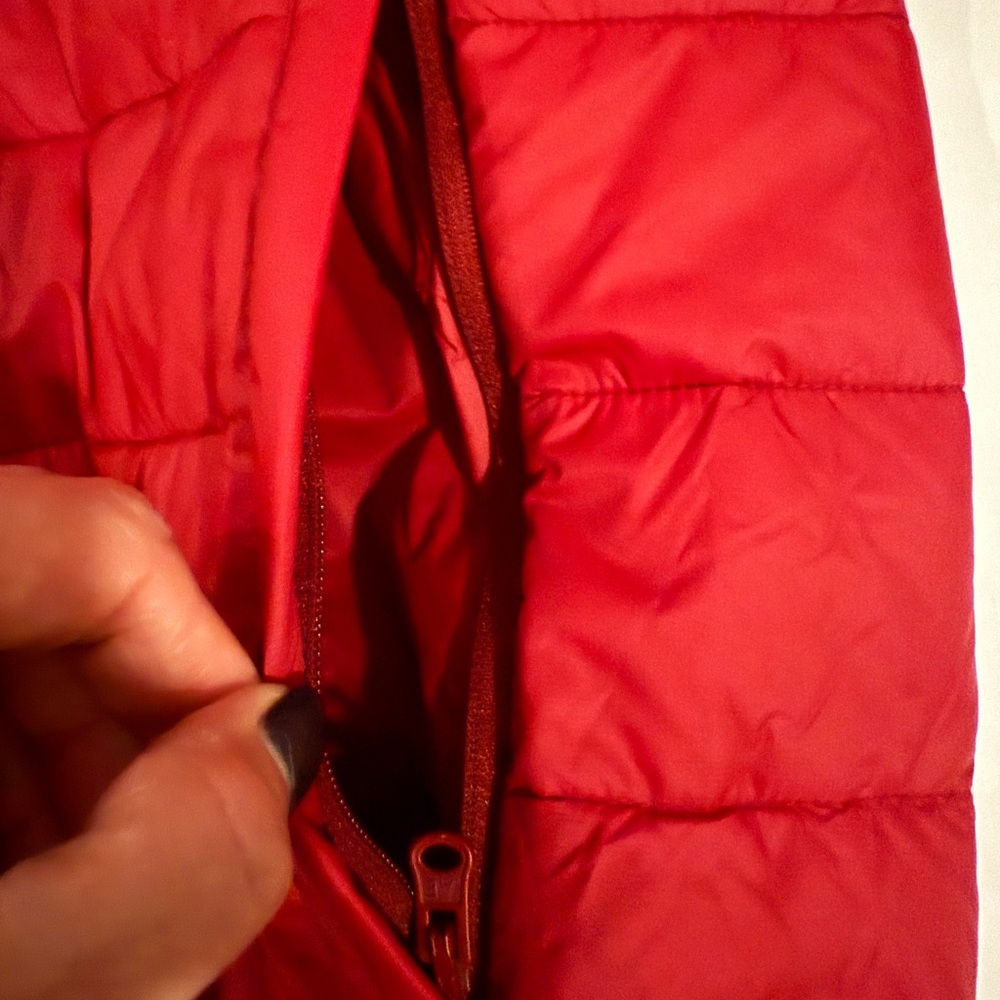 NWT- Men's American Eagle Red Puffer Jacket - Size Small - Picture 5 of 10